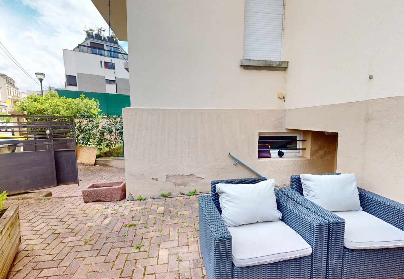 Apartment in Strasbourg - Lenotre Terrasse Proche Parlement